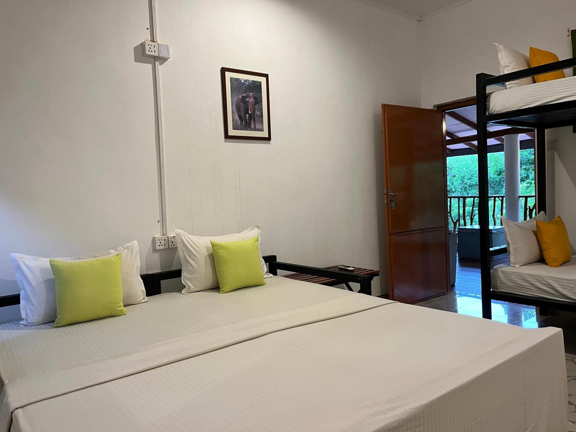 Funky Leopard Safari Lodge Bordering Yala National Park كاتاراغاما المظهر الخارجي الصورة