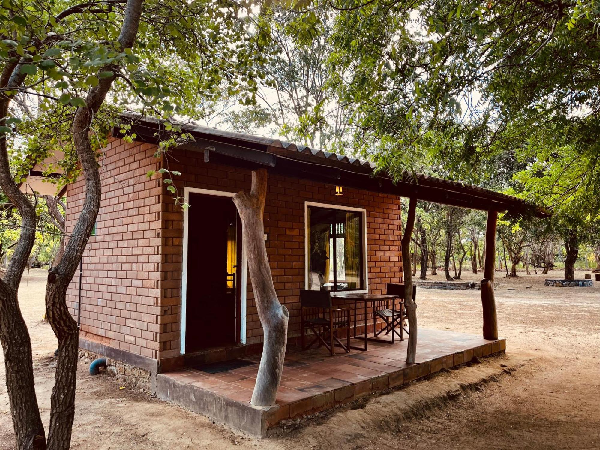 Funky Leopard Safari Lodge Bordering Yala National Park كاتاراغاما المظهر الخارجي الصورة