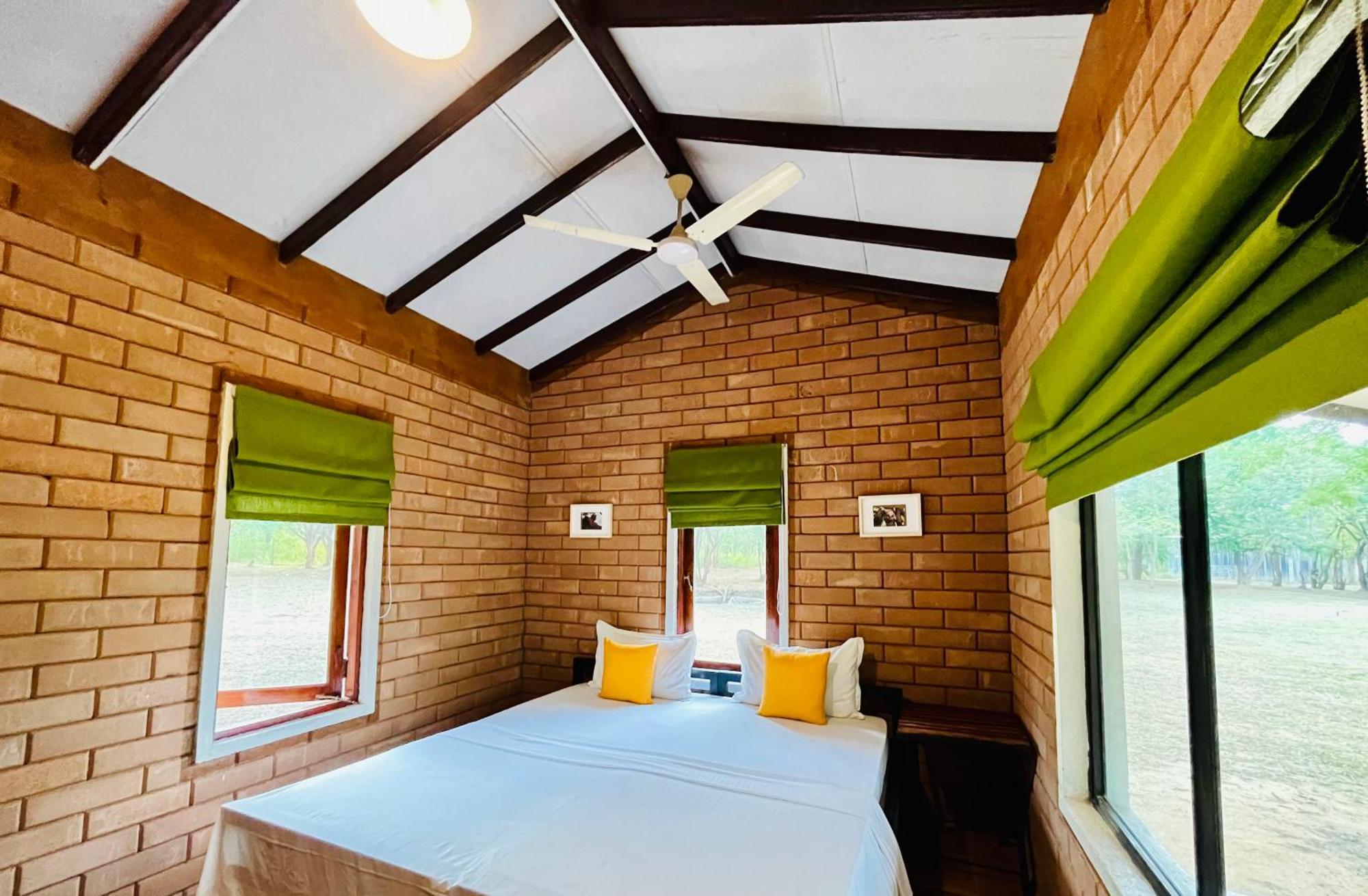Funky Leopard Safari Lodge Bordering Yala National Park كاتاراغاما المظهر الخارجي الصورة
