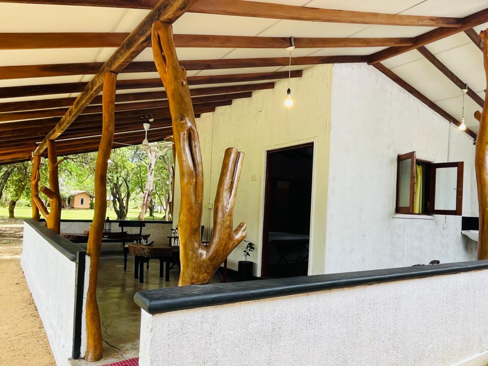 Funky Leopard Safari Lodge Bordering Yala National Park كاتاراغاما المظهر الخارجي الصورة